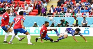 Kỹ Thuật Chuồi Bóng: Bí Quyết Thành Cầu Thủ Xuất Sắc 3 Kỹ Thuật Chuồi Bóng: Bí Quyết Thành Cầu Thủ Xuất Sắc