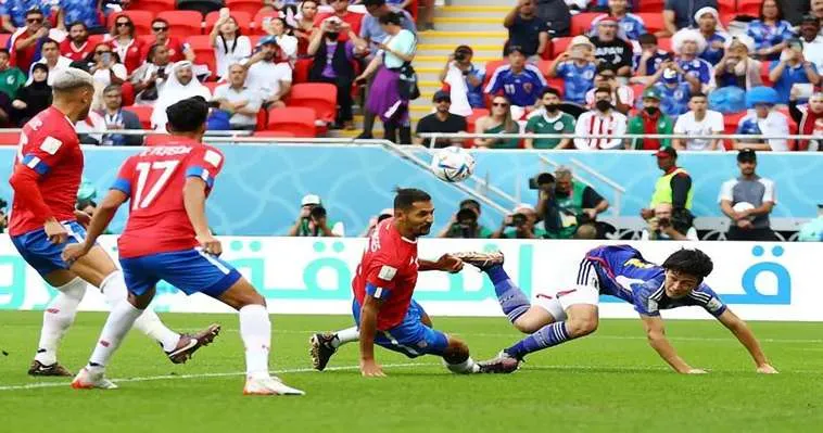 Kỹ Thuật Chuồi Bóng: Bí Quyết Thành Cầu Thủ Xuất Sắc 1 Kỹ Thuật Chuồi Bóng: Bí Quyết Thành Cầu Thủ Xuất Sắc